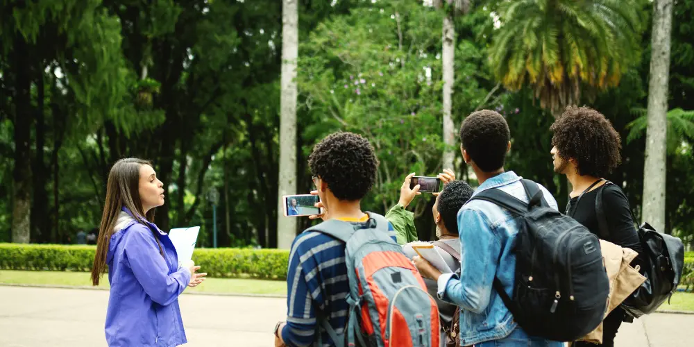 Best tips for using Nubart LIVE to guide groups on travel and field trips